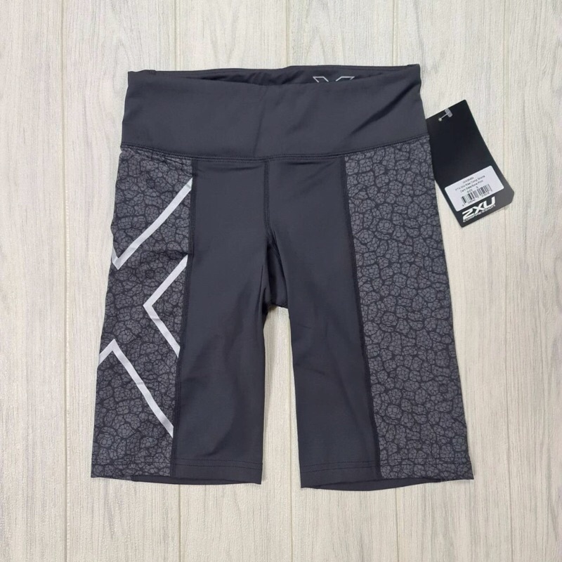 (ของแท้) 2XU กางเกงรัดกล้ามเนื้อขาสั้น สำหรับผู้หญิง 2XU Womens PTN Mid-Rise Compression Shorts กางเ