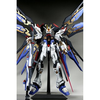 พลาโม Plastic Model Kit - PG 1/60 ZGMF-X20A Strike Freedom Gundam by Bandai *กล่องไม่สวย*