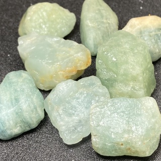 AQ08 อความารีน ( Aquamarine ) เลือกชิ้นได้ หินแร่ธรรมชาติ ของแท้ รูปทรงธรรมชาติ หินสี หินนำโชค หินมงคล หินสะสม