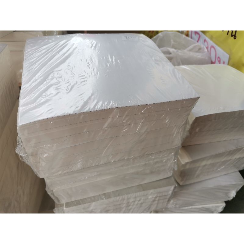 กระดาษห่อชิฟฟ่อน อย่างดี แช่เย็นได้ แพคละประมาน500แผ่น ขนาด10*10ซม กรุณาอ่านให้ดี ว่าแค่500แผ่นนะคะ ยกแค่ปึกเล็กๆนะคะ