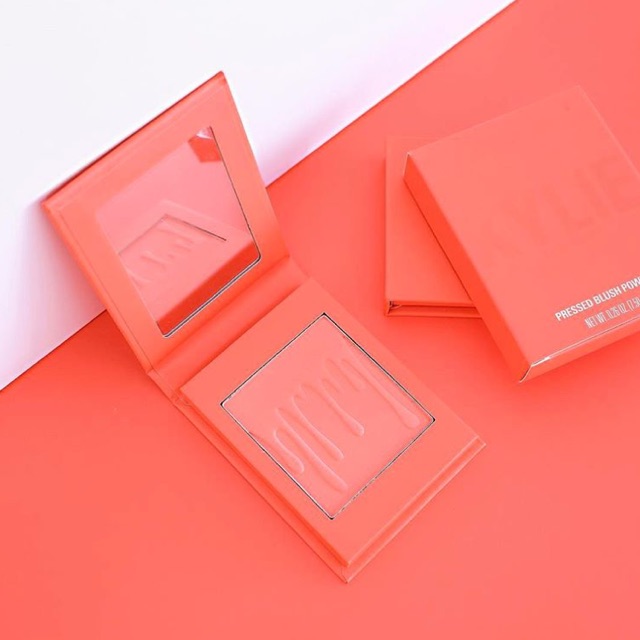 Kylie Blush : Hot And Bothered