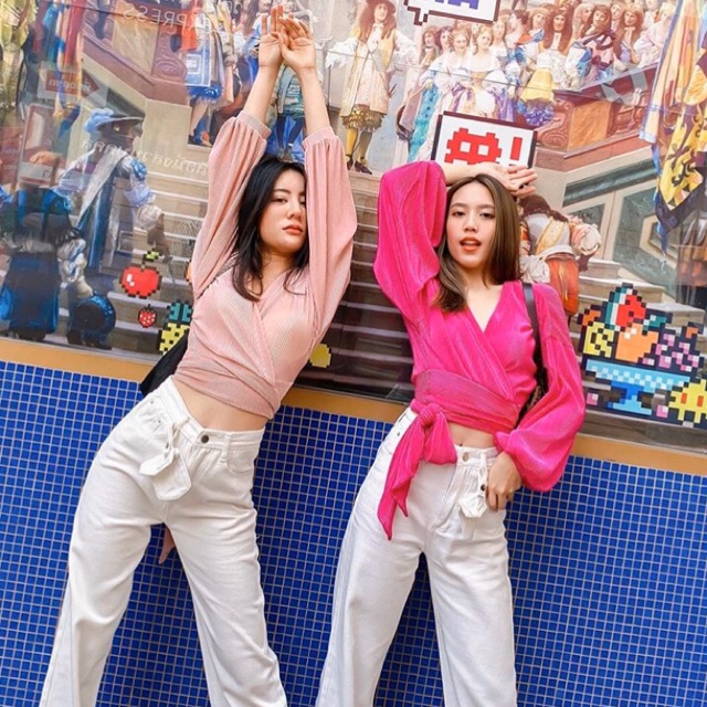 Loonny stores เสื้อผ้าคิ้วๆสีชมพูเข้ม(ขวา) สภาพดีมากก ยังไม่ได้ใส่ ซักเก็บ