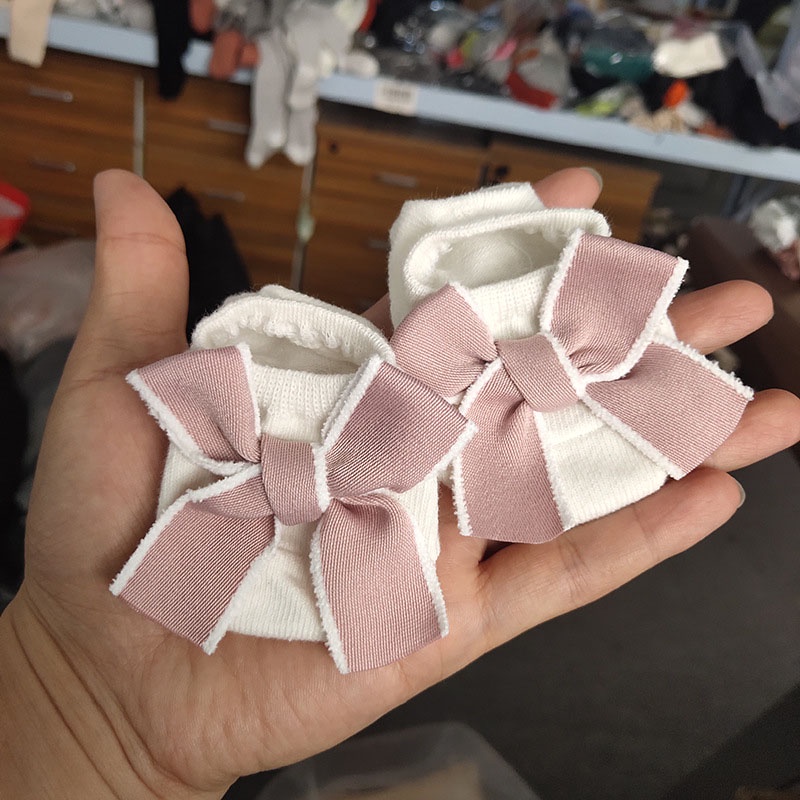 ถุงเท้าผ้าฝ้าย พื้นนุ่ม ประดับโบว์น่ารัก กันลื่น สําหรับเด็กทารกวัยหัดเดิน - รูปที่ 2