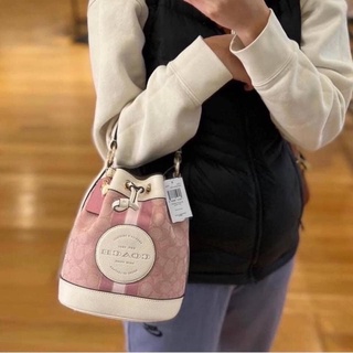 💞💕บัคเก็ตสายสปอร์ต สวยน่ารักมากกค่ะ🥰  COACH DEMPSEY BUCKET BAG 19 IN SIGNATURE JACQUARD WITH COACH PATCH