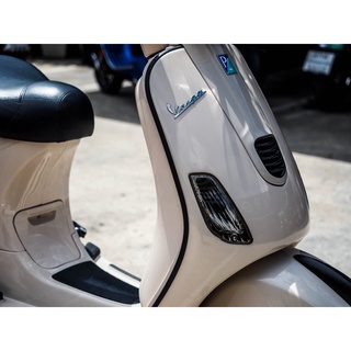 Mr.Balon คิ้วบังลมแท้ศูนย์ สีดำ สำหรับ New Vespa รุ่น S, LX, LXV