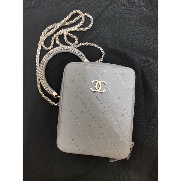 Chanel hoop handle bag 2020 [Used 80%]