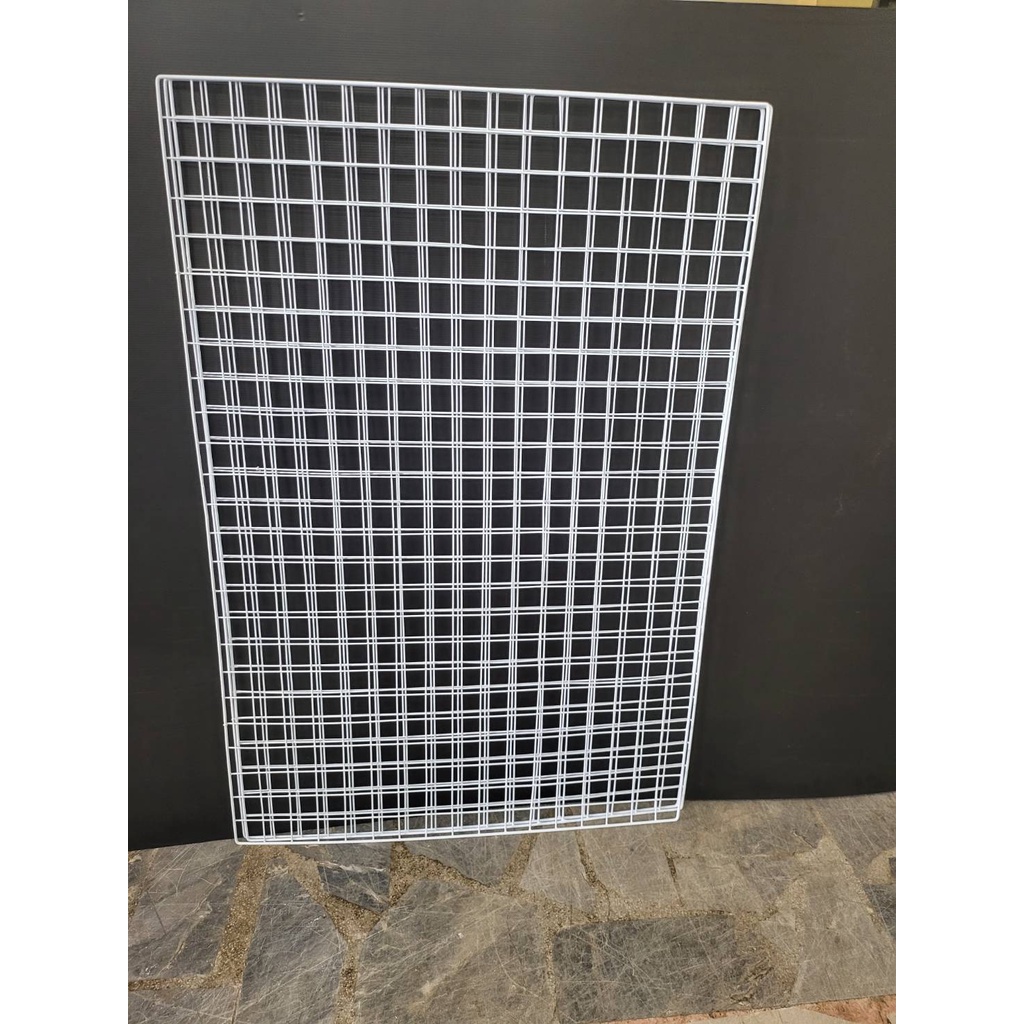แผงตะแกรง ลวดชุปพลาสติก 80x80cm. 80x100cm. 80x120cm. 80x150 cm.ใช้จัดบอร์ด จัดนิทรรศการ ใช้แขวนสินค้าตามร้านค้าต่างๆ