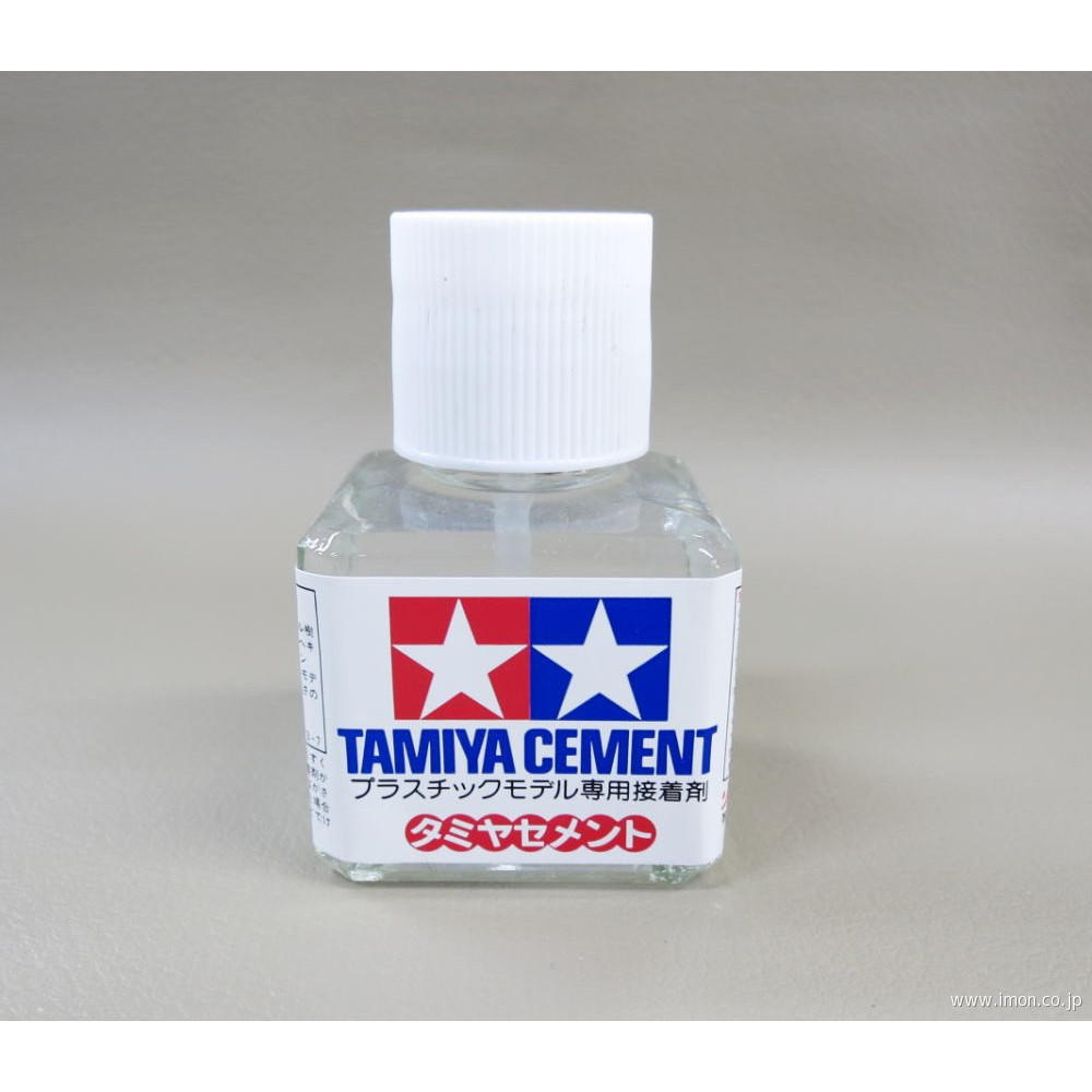 กาวเชื่อมพลาสติก  สำหรับพลาสติกโมเดล  TAMIYA CEMENTขนาด 40 ml (สูตรมาตรฐาน)