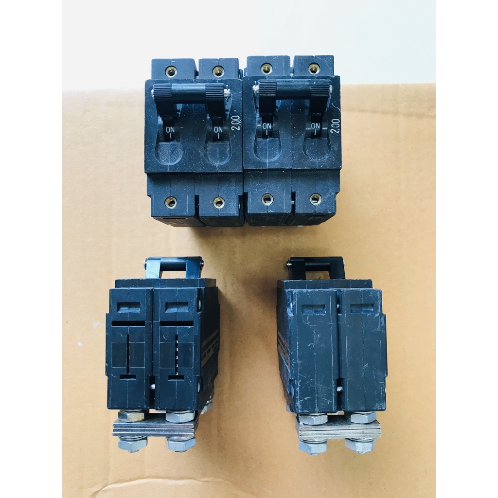 เบรคเกอร์ DC 200A 65V (ราคาต่อ 1 ตัว)