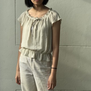 เสื้อแขนสั้นคอระบายgu