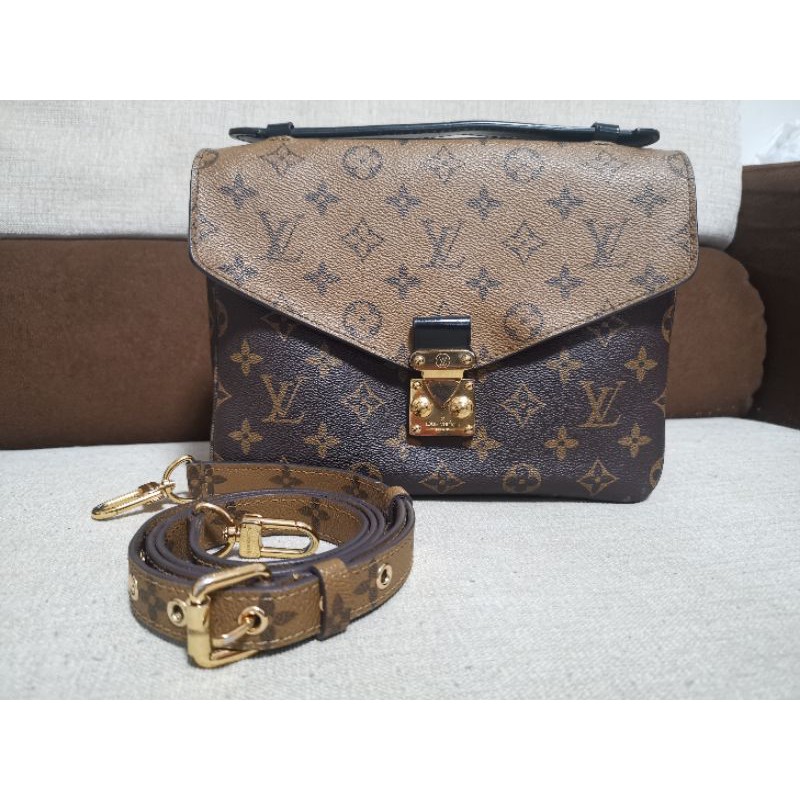 used LV POCHETTE METIS REVERSE น่ารักมากจ้า **งานสุด