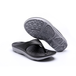 YSANDAL วายแซนดัล รองเท้าแตะวิ่ง Recovery Sandal - สี Black / Grey