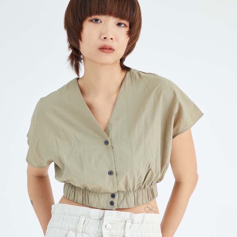 📌ส่งต่อ📌 ALAND เสื้อ 3.3 FIELD TRIP รุ่น NYLON V-NECK CROP TOP BLOUSE