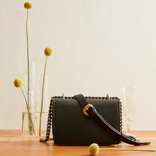 Labella - Luna Black กระเป๋าสะพายสายโซ่ สีดำ