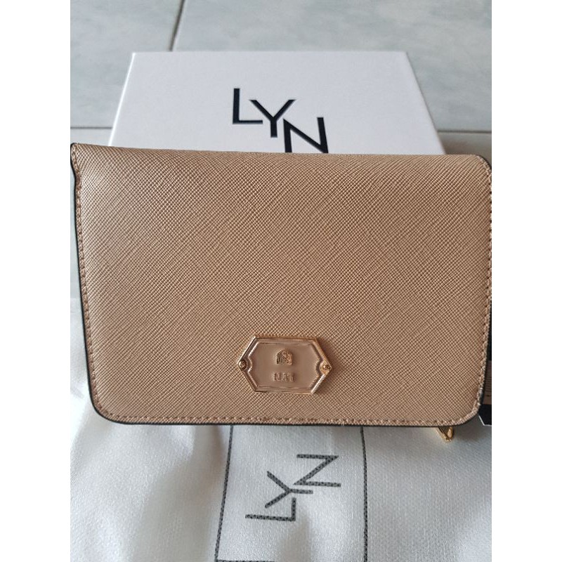 กระเป๋าLYNสตางค์ใบกลางขนาด5.5นิ้วงานแท้Outlet