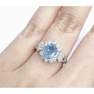 แหวนพลอยแท้สวิสบลูโทพาส(Swiss Blue Topaz)สีฟ้าสด ประดับด้วยเพชรรัสเซียCZ ตัวเรือนเงินแท้ 925 GR2438