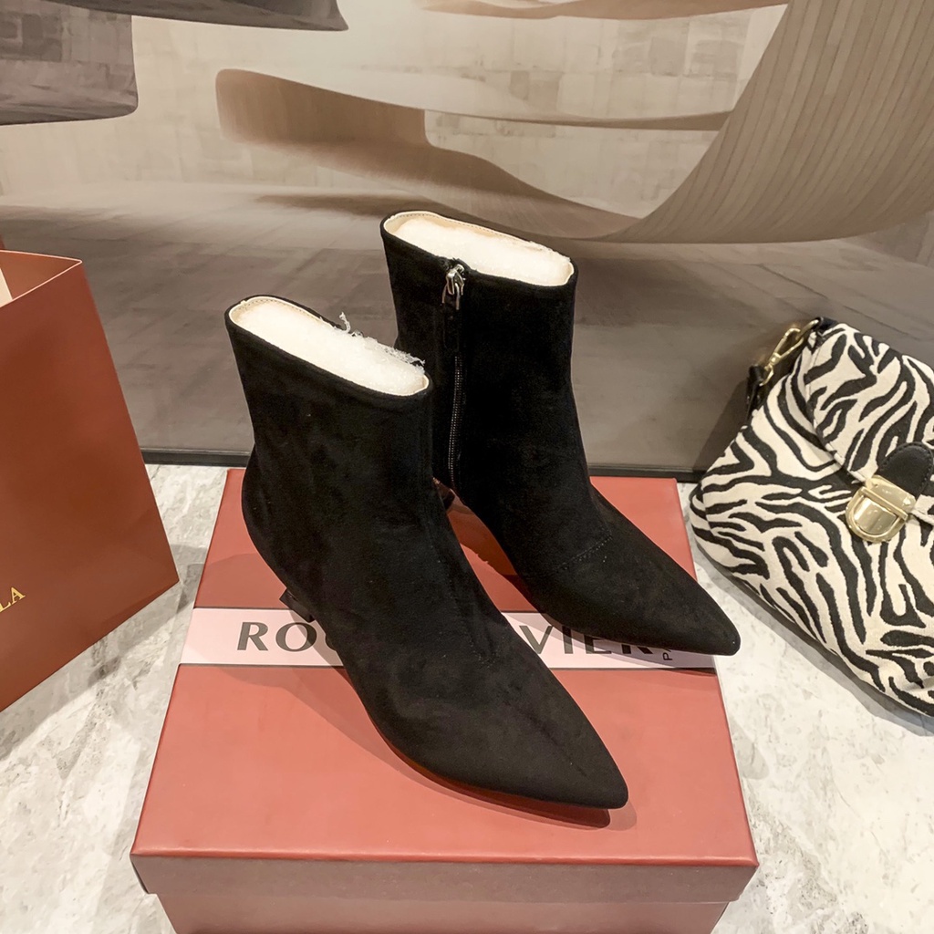 Bawei【COD】☄【RV】 Roger Vivier New Suede / Leather Short Fashion Boots With Side Zipper Pointed Toe Design