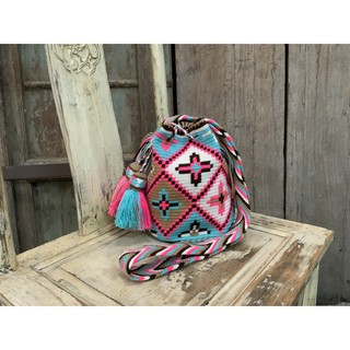 Traditional Medium Wayuu bag with braided strap 03