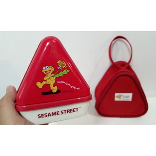 กล่องใส่อาหาร Sesame Street ด้านในแยกได้อีก 3ชิ้น