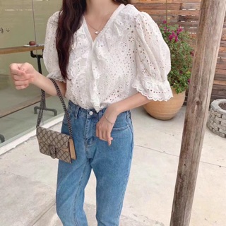 White lace top 🌸เสื้อลูกไม้สีขาวสวยน่ารัก ขาวละมุน