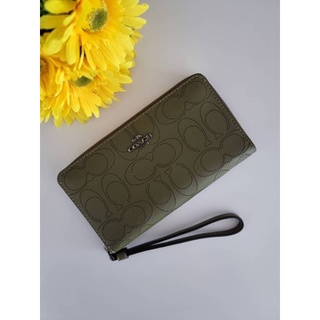 (ผ่อน0%) กระเป๋าสตางค์ LARGE PHONE WALLET IN SIGNATURE LEATHER (COACH 2876) คล้องมือ หนังแท้ ลายซี สีเขียว