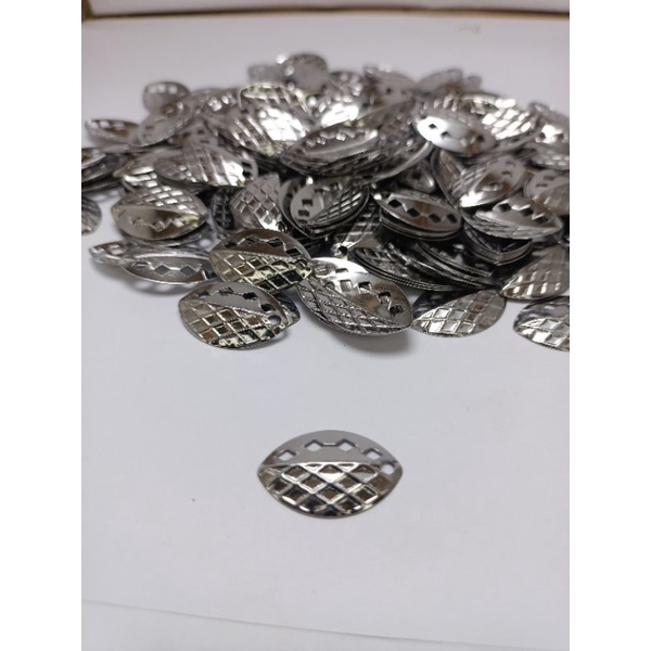ใบหลิวกบยาง ใบสปริ้น (ใบหลิวเหลียมรู) 10ใบ 30บาท