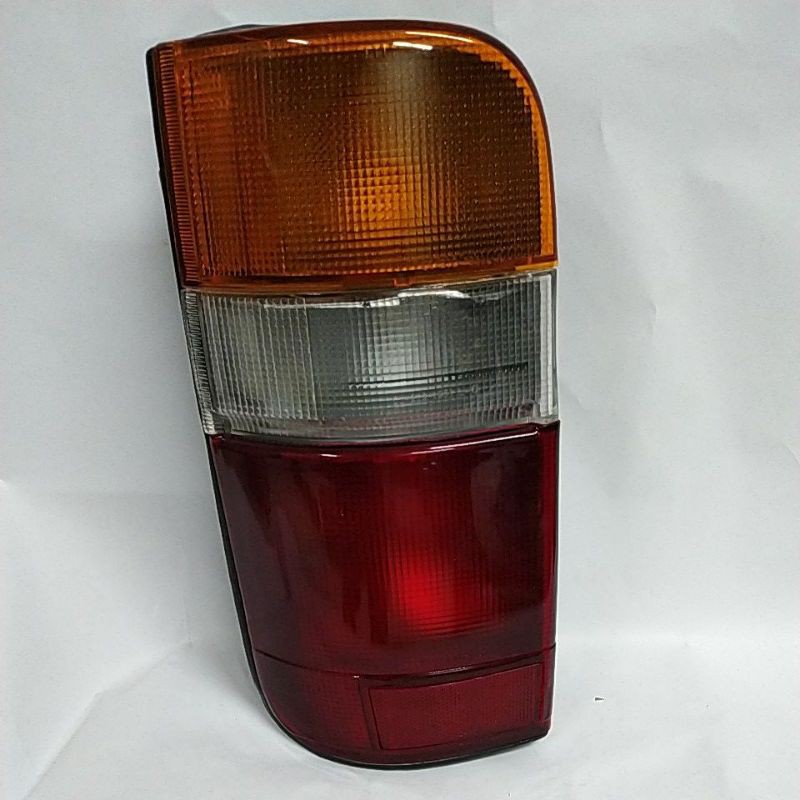 TOYOTA HIACE LH113 โคมไฟหาง LH