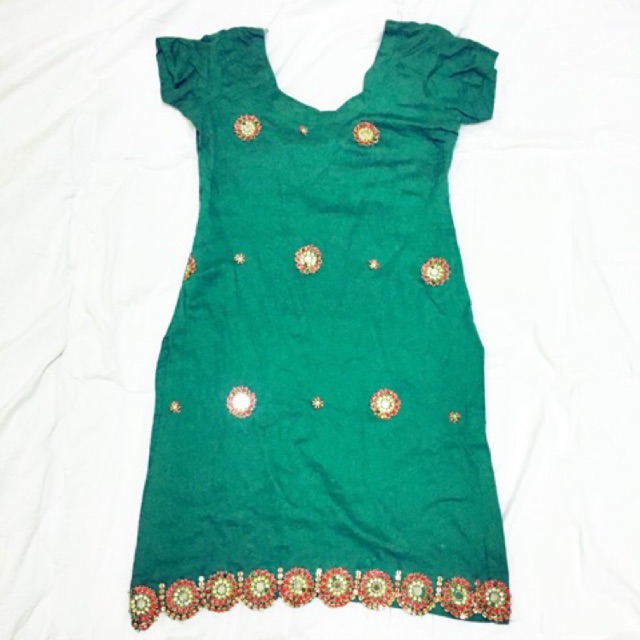 เสื้ออินเดียตัวยาว งานปักเพชรด้านหน้า ผ้าคอตตอน สีเขียว