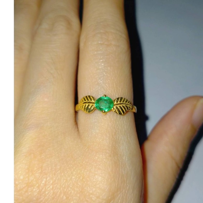 แหวนพลอย มรกต สีเขียว Emerald จากแซมเบีย ไข่ 5*4 mm. ฝังพลอย เตย แหวนเงินแท้92.5% ชุบทองแท้ 18K ไซส์52 พลอยแท้ธรรมชาติ