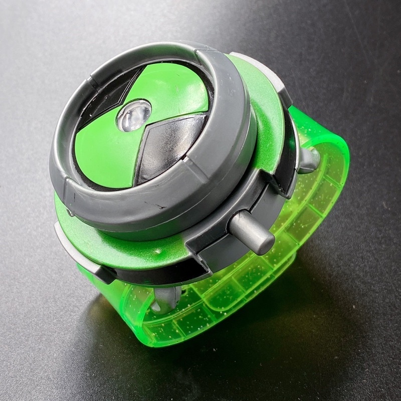 นาฬิกาข้อมือเด็กเล่น ออมนิทริกซ์ มี2สี ขาว กับเขียว แปลงร่างเบนเทน มีไฟ มีเสียง