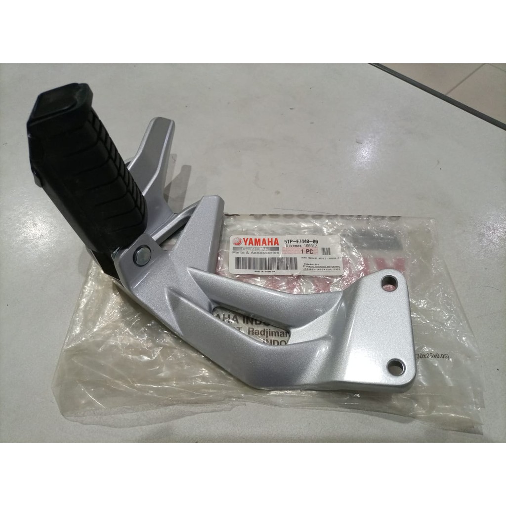 RIGHT REAR FOOTSTEP ASSY / RIGHT REAR FOOTSTEP SET JUPITER Z (5TP-F7440-00)