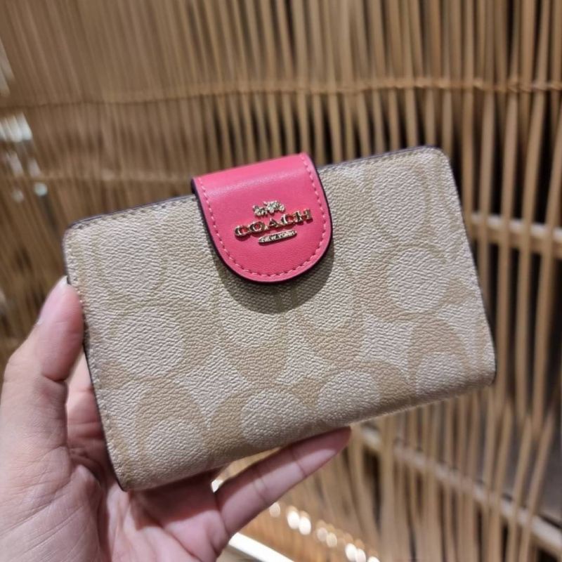ส่งฟรี🔥กระเป๋าสตางค์ ใบกลาง Coach แท้💯 สีชมพู สวยหวาน มีซิป กระเป๋าเงิน ผู้หญิง