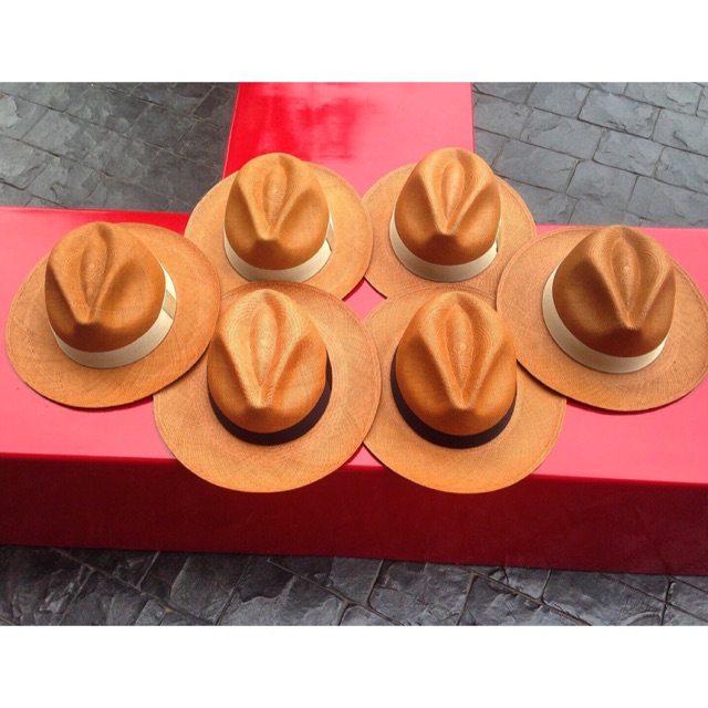 Panama hat fedora classic honey color.