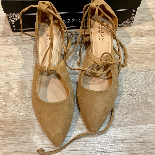 รองเท้าพันขา pazzion