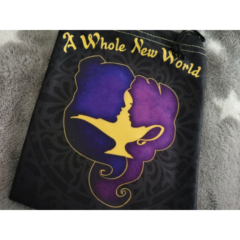 ถุงผ้าหูรูด​ A Whole New World เป็นผ้าลื่นๆ​ ลายสวยมาก​ จากเรื่อง​#Aladin จาก​ Disney สองด้านเป็นคนล