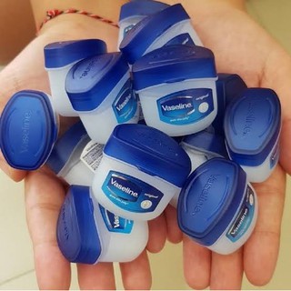 Vaseline Original 5.5g.วาสลีน บำรุงปากให้ชุ่มชื้น ของแท้จากอินเดีย พร้อมส่ง EXP 9/2025