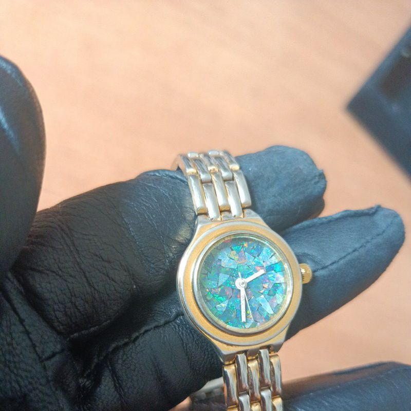 นาฬิกาแบรนด์เนมPierre Cardin หน้าปัดสีเขียวมรกตตัวเรือนสีทอง สายสแตนเลสสีทองของแท้มือสองสภาพสวย