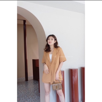 ส่งต่อ แบรนด์ swanashop มือ 1 ชุดเซ็ต 2 ชิ้น เสื้อสูทแขนสั้น กางเกง สีน้ำตาล