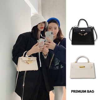 Premium bag ~ กระเป๋าสะพายข้างสีดำ ♡