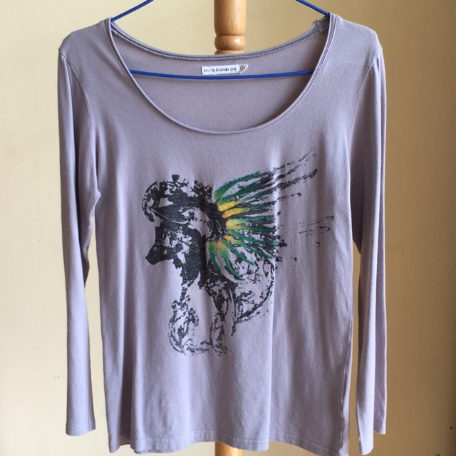 เสื้อสีเทา เสื้อ เสื้อยืด Izzue