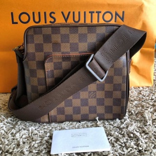 Used like new Lv crossbody Dc 05