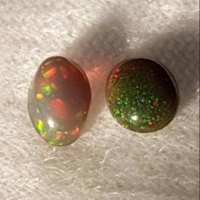 โอปอลดำชิ้นเล็กหลายแบบราคาส่งจากเหมือง (Natural black opals)