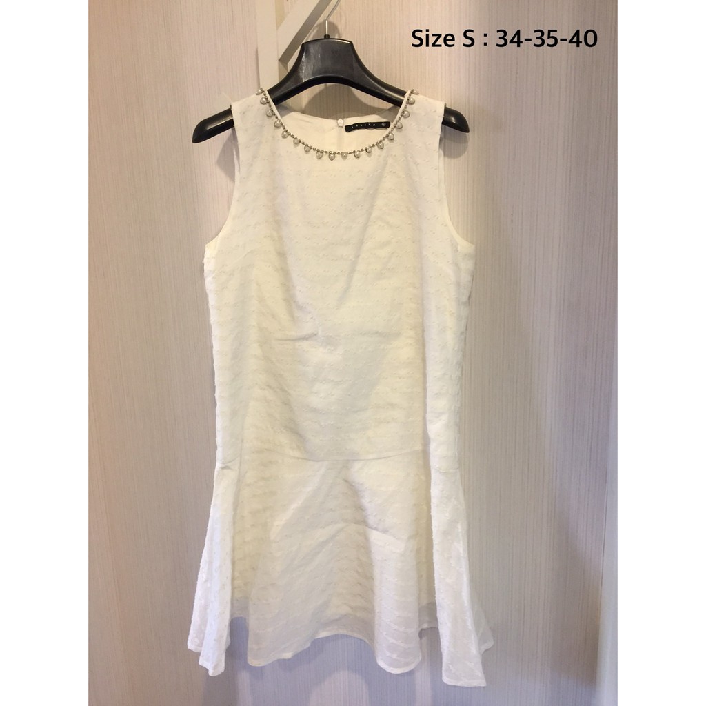 ชุดเดรส สีขาว ปักเพชรและมุกรูปหัวใจช่วงคอ มือสอง Brand Lolita Size S ขนาดของชุด อก 34" เอว 35" สะโพก