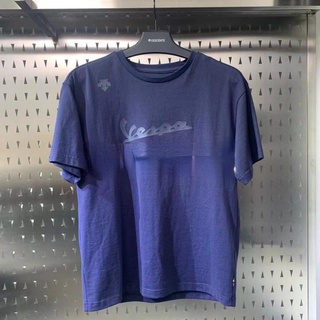 เสื้อยืดแขนสั้น ผ้าฝ้าย พิมพ์ลาย DESCENTE X VESPA สําหรับผู้ชาย