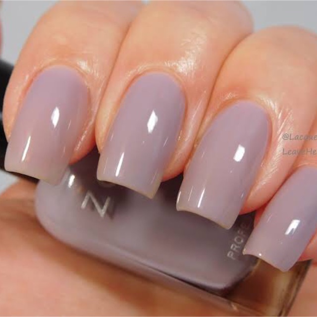 พร้อมส่ง Zoya Vickie  ยาทาเล็บสีเทาอ่อน ฟินิชแบบเจลลี่ใสๆ ทาซ้ำหลายรอบเพื่อสร้างชั้นสีเล็บ แท้ 💯%