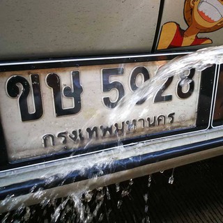 กรอบป้ายทะเบียนรถยนต์กันน้ำ  รุ่น TS666 สีดำ 1 คู่ กรอบกลางและกรอบยาว ระบบล็อค 10 จุด แถมฟรี น็อตสำหรับเจาะติดตั้ง