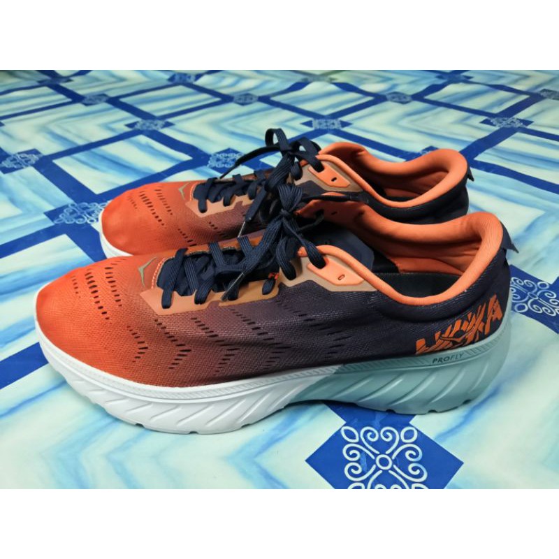 รองเท้า​ Hoka​ One One มือสอง​ สภาพใหม่เอี่ยม