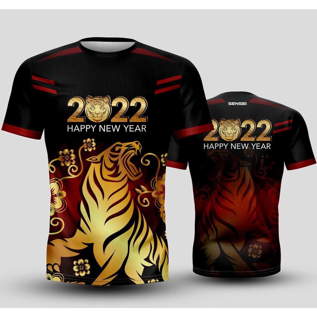 🌈✨.ใส่โค้ดSENSEI300ลด10%🌈✨เสื้อแขนสั้นพิมพ์ลาย(หน้า-หลัง) SENSEI ลายHNY2