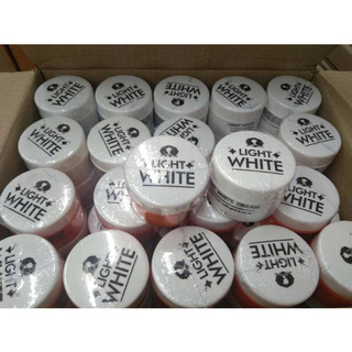 LIGHT WHITE 1 set (1 ชุดแถมสบู่ 1ก้อน) Light White Body Cream 1 กระปุก + Light White Cream 1 กระปุก ขนาด 50 กรัม