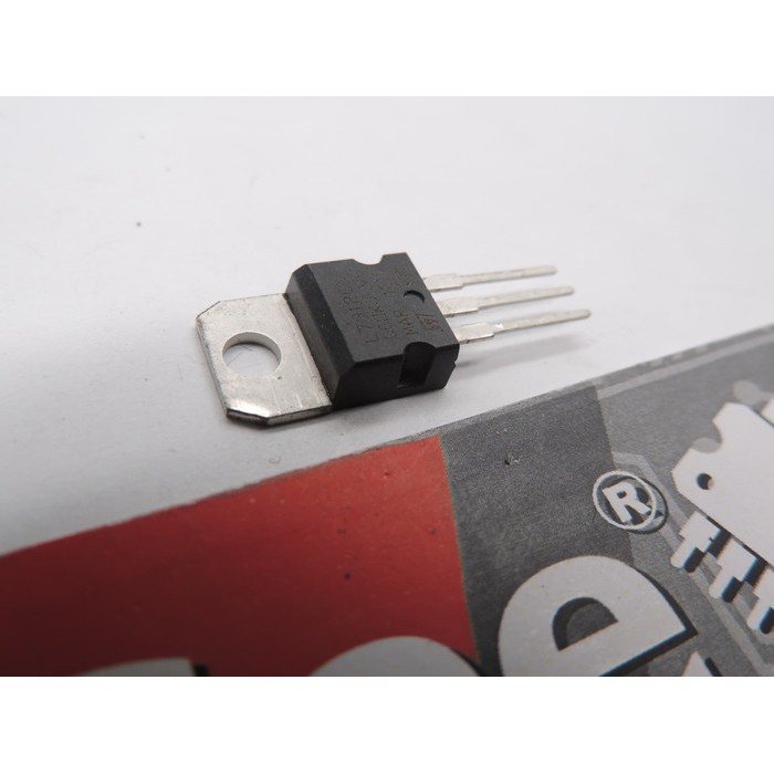 IC L7912CV TO-220 เครื่องปรับแรงดันไฟฟ้า L7912 7912 LM7912 MC7912 Out 12V